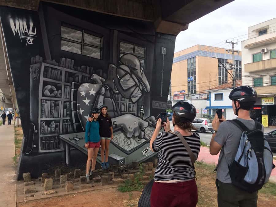 São Paulo: Street Art Bike Tour - MASP and the value of seeing art in context