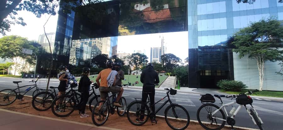 São Paulo: Street Art Bike Tour - Avenida Paulista, São Paulo’s grand urban corridor