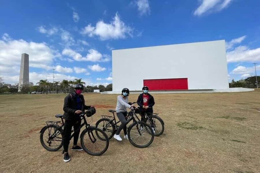 Sao Paulo: The Coolest Urban Scenes Bike Tour - What the guide adds to a 15-kilometer ride