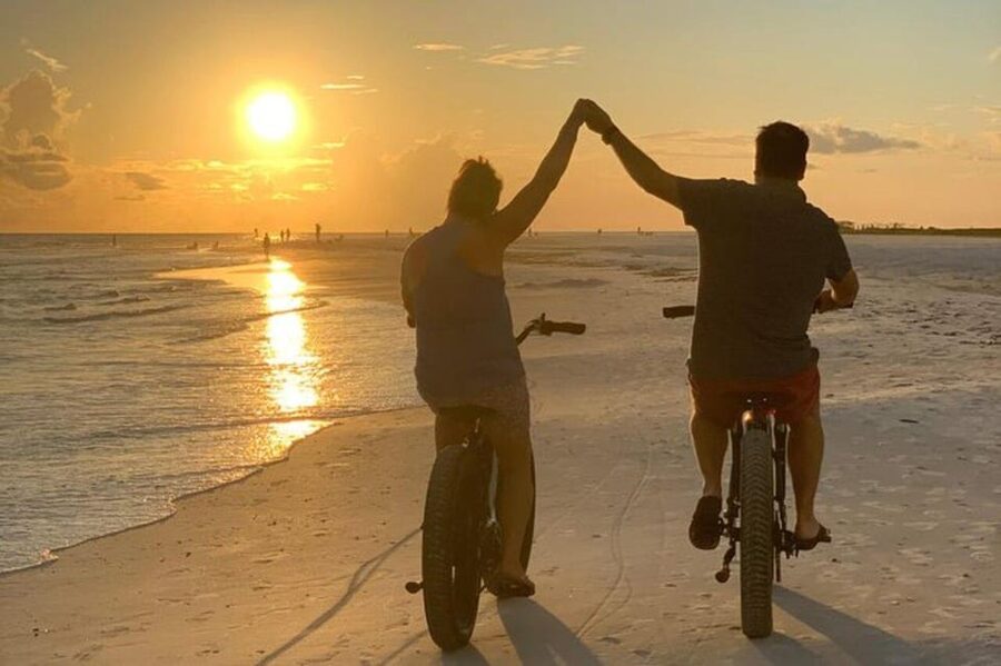 Sarasota: Siesta Key Electric Bike Sunset Tour - The Gulf sunset stop
