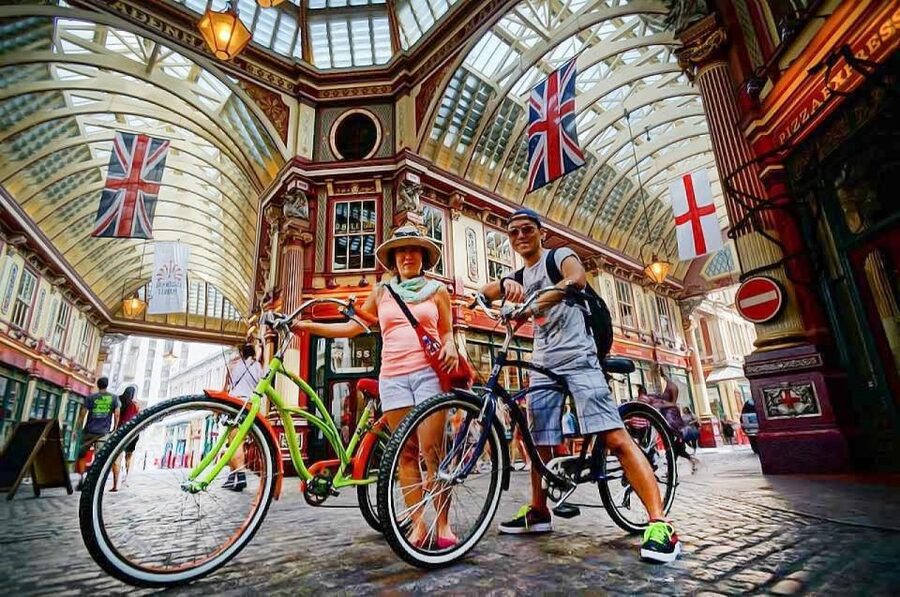 Secret London Tour by Bike - Meeting at Waterloo and getting ready to ride
