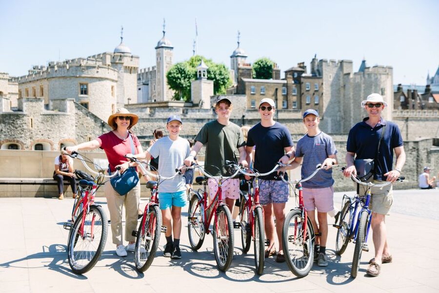 Secrets of London Bike Tour: Thames, Tower Bridge & Market - Who should choose this London bicycle tour?