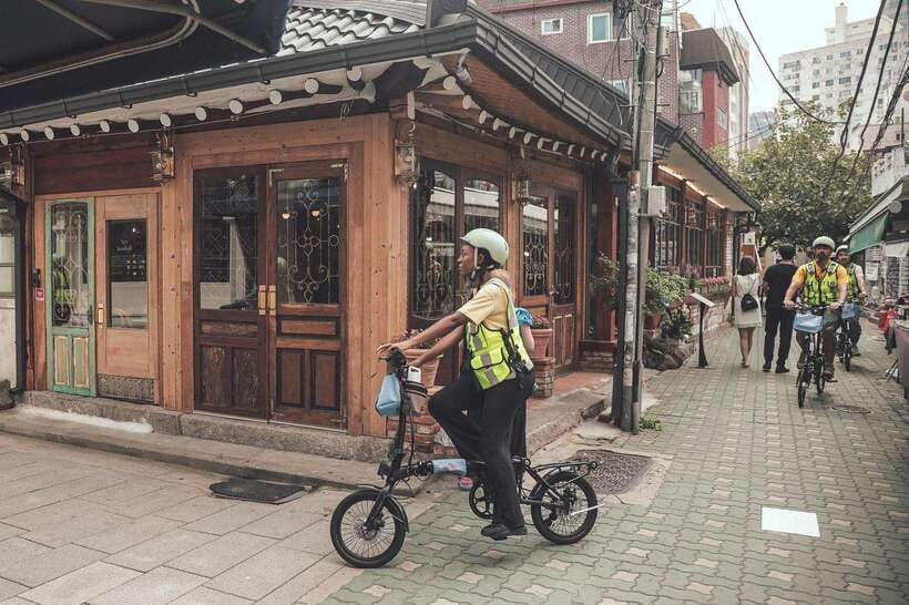 Seoul: Afternoon Ebike tour and "Happy Hour" food and drinks - The guide makes the difference