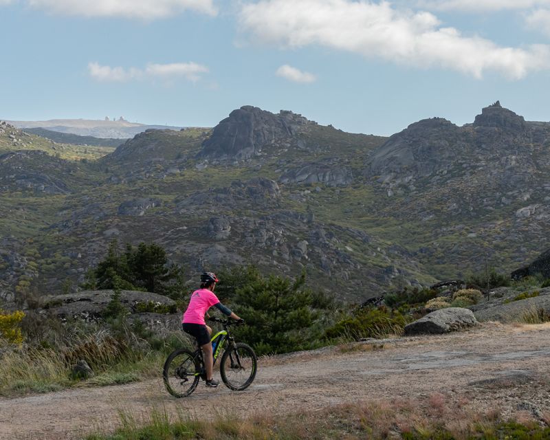 Serra da Estrela: Private E-Bike Tour with Observatory - Campo Romão and the working high plateau