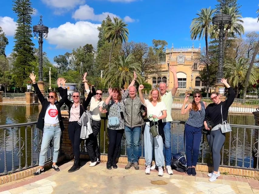 Sevilla: 100% Nederlandstalige Highlights Tour op E-BIKE - Torre del Oro and the riverfront