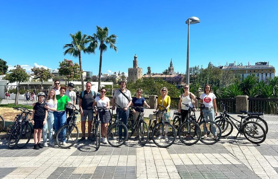 Sevilla: 100% Nederlandstalige Highlights Tour op E-BIKE - San Telmo Palace and Maria Luisa Park