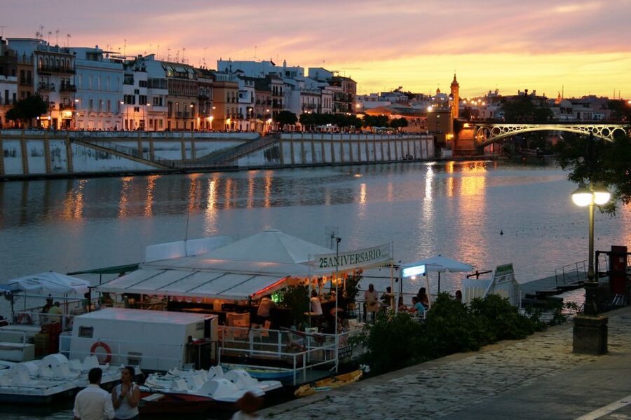 Seville: 2.5-Hour Evening Electric Bike Tour - Who should book this ride?