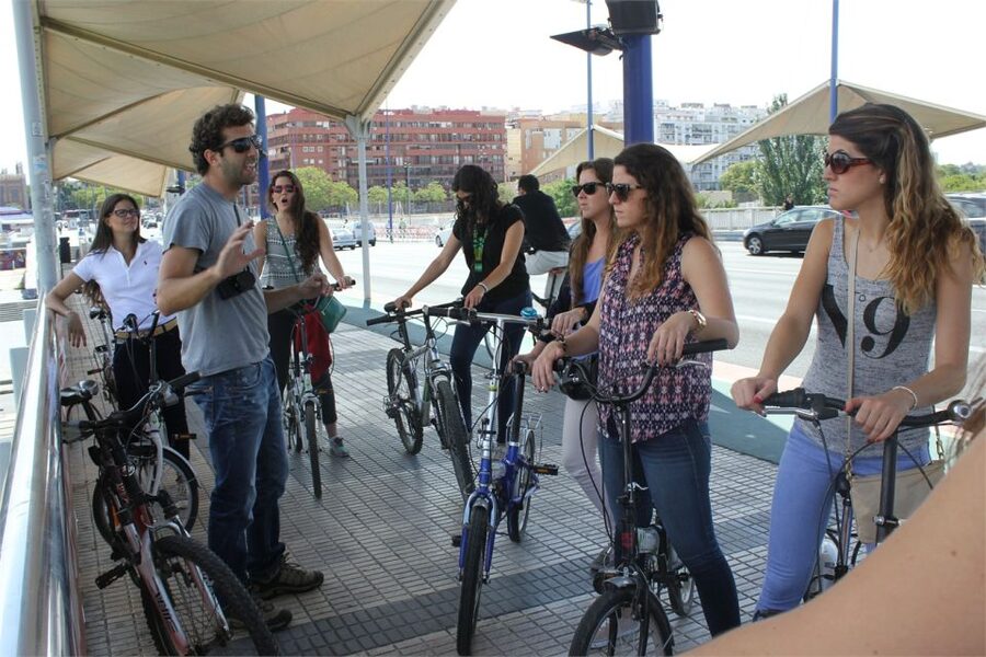 Seville: Bike Rental - Booking flexibility and practical details