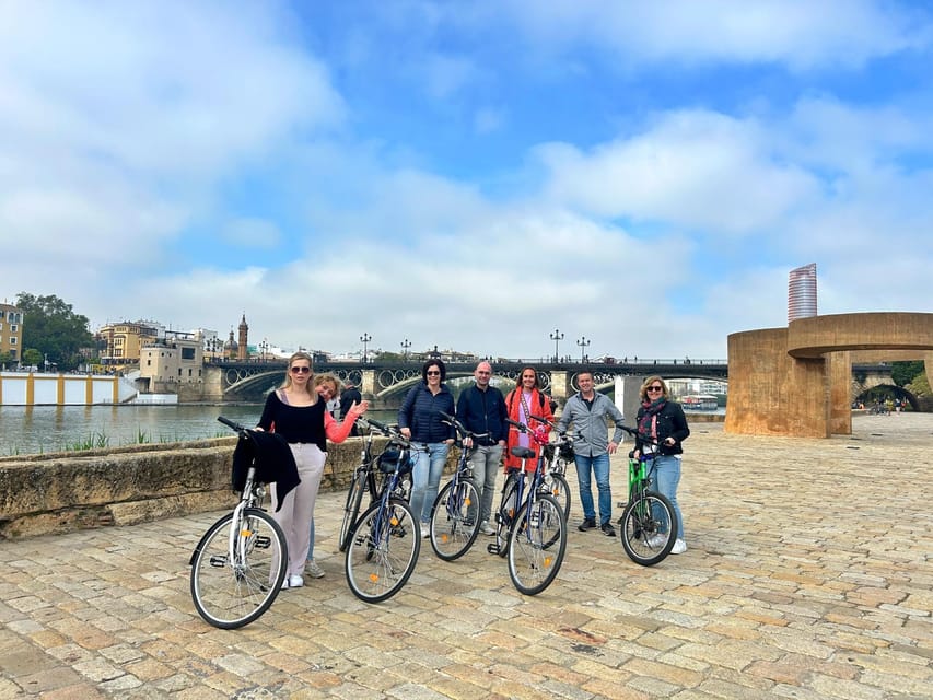 Seville: Dutch Cycling Highlights Tour with local guide - Key points at a glance
