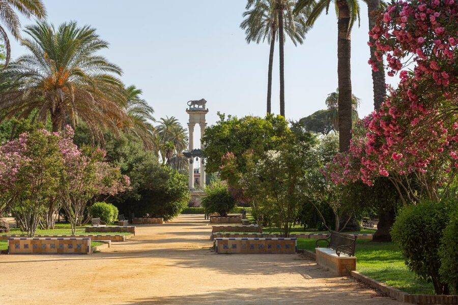 Seville: Relaxing City Bike Tour with a Tour Guide - María Luisa Park and Plaza de España