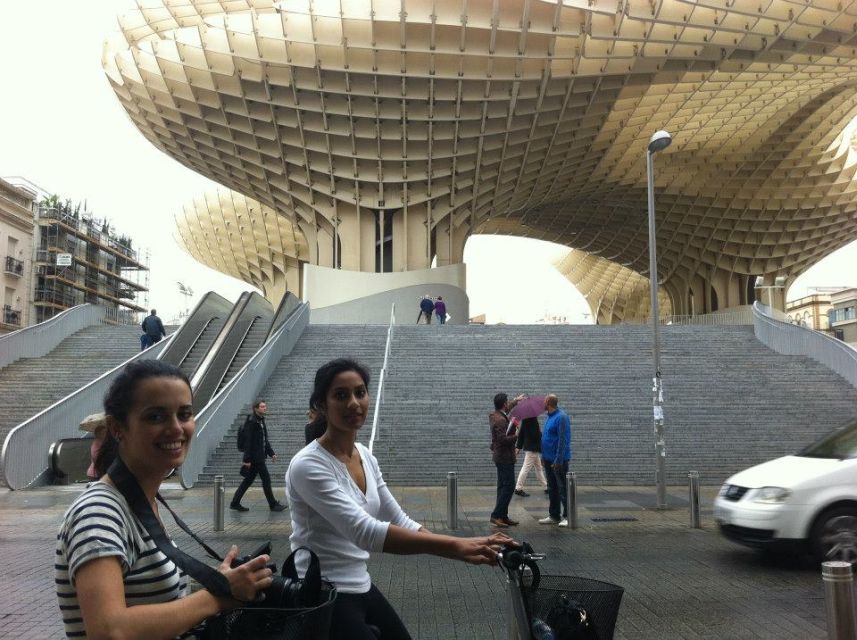 Seville: Relaxing Electric Bike tour with Tour Guide - Crossing into Triana