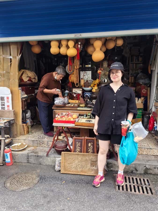 Shanghai Must-See and Foodie Test Bike Tour( Day & Night) - Shikumen homes and the texture of old Shanghai