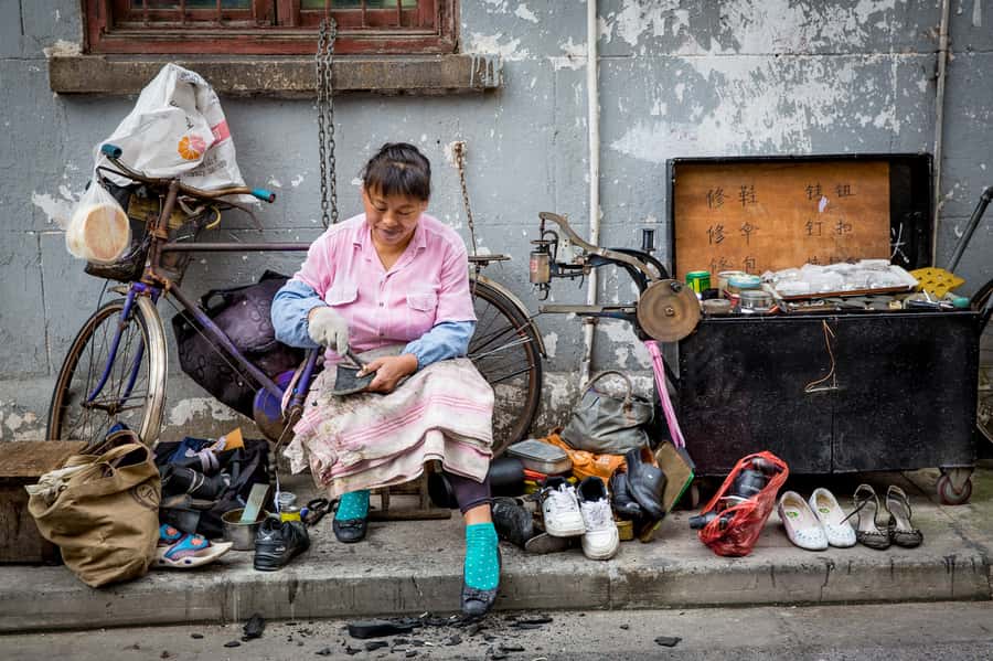 Shanghai Must-See and Foodie Test Bike Tour( Day & Night) - Crossing the city toward the Bund