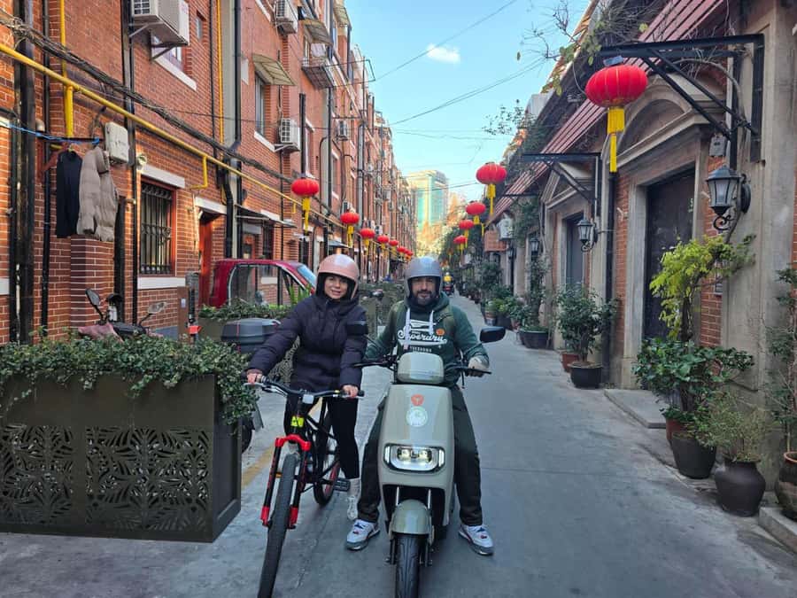 Shanghai Must-See and Foodie Test Bike Tour( Day & Night) - A guide-led look at modern and traditional Shanghai