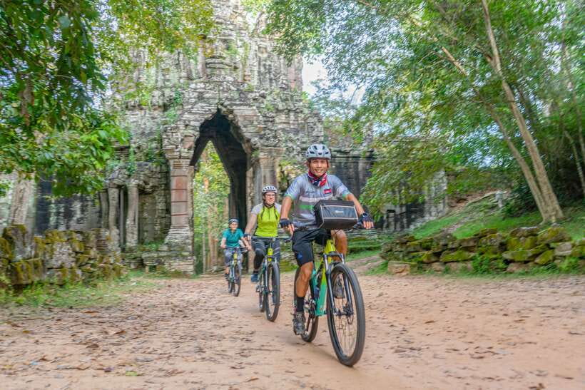 Siem Reap: Angkor Sunset Bike & Boat Tour /E-Bike Available - The back route behind Angkor Wat