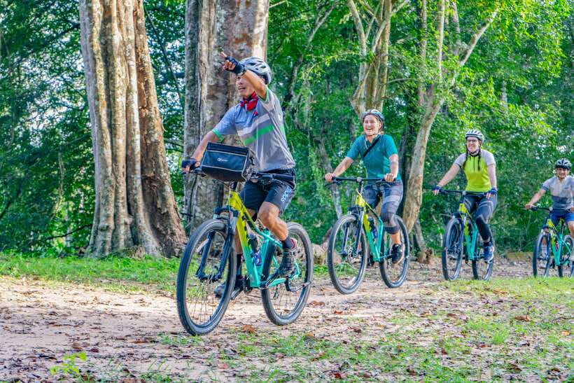 Siem Reap: Angkor Sunset Bike & Boat Tour /E-Bike Available - Angkor Park after the crowds begin to thin