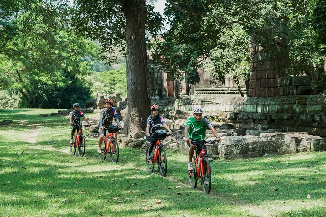 Siem Reap: Angkor Wat Sunrise Bike Tour & Jungle Breakfast - What the support van, food, and guide add