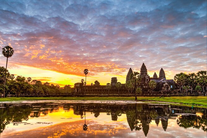 Siem Reap: Angkor Wat Sunrise Bike Tour & Jungle Breakfast - Breakfast beneath the trees