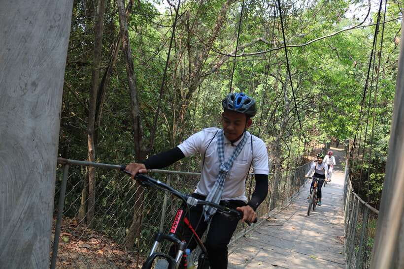 Siem Reap: Bike Rental - Following the wall of Angkor Thom