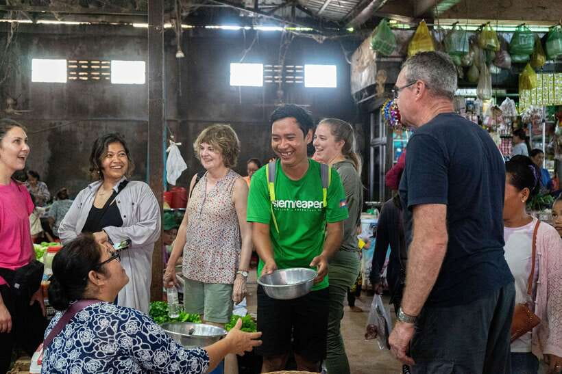 Siem Reap: Countryside Sunset Bike Tour / E-Bike or Tuk Tuk - The farm visit and rice wine pause