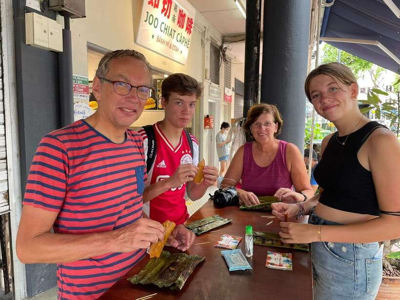 Singapore: Food and Bike Tour: Katong District - What the food tells you about Singapore