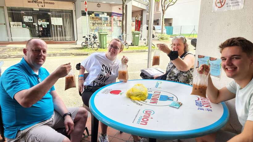 Singapore: Food and Bike Tour: Katong District - Who should book this experience?