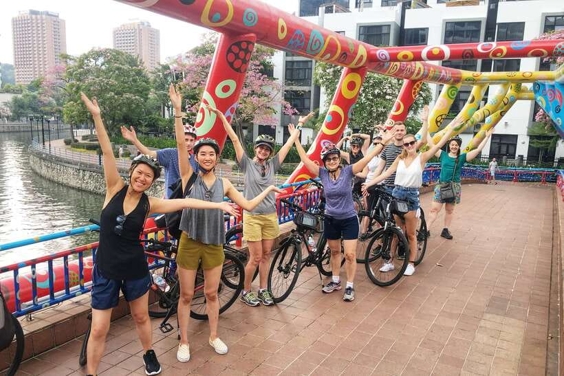 Singapore: Historical Half-Day Bike Tour - Chinatown, food, and a short coffee break