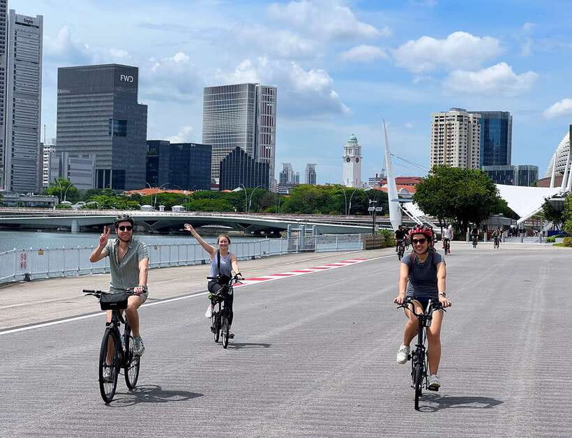 Singapore: Historical Half-Day Bike Tour - Starting at Crawford Lane and entering Kampong Glam