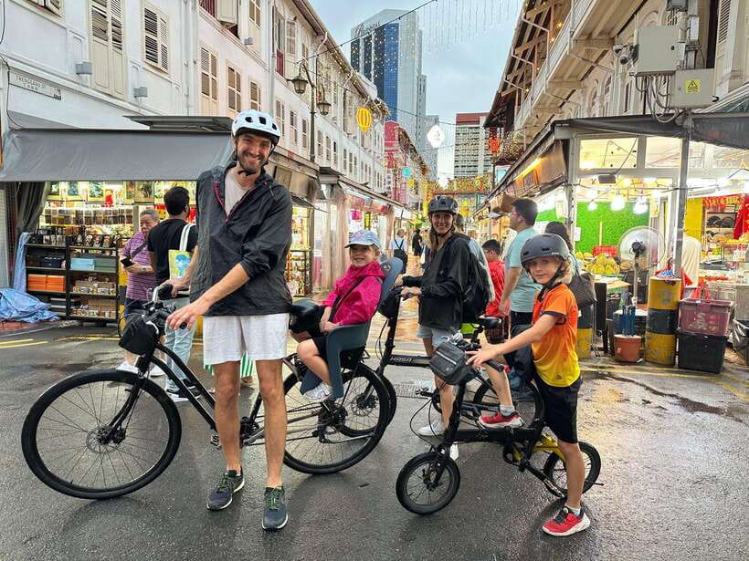 Singapore: Light to Night Bike Tour - The Formula 1 track and the routes moving parts