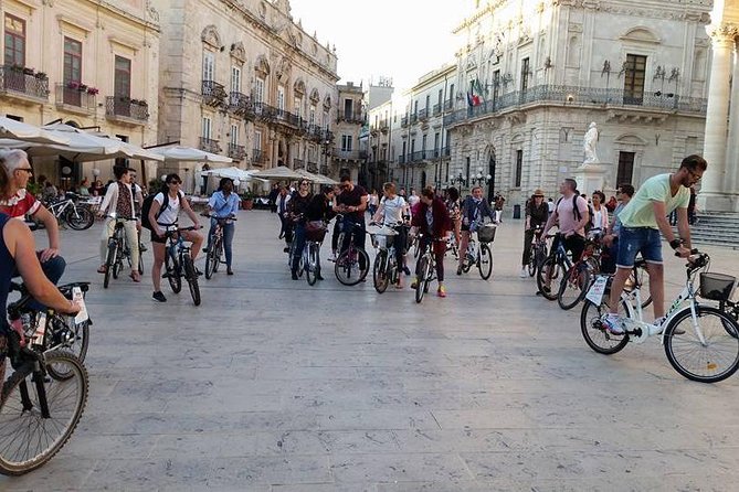 Siracusa tour on high tech bike - The Temple of Apollo gives the ride an ancient opening