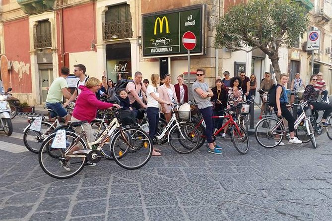 Siracusa tour on high tech bike - Cathedral Square and Fonte Aretusa slow the pace