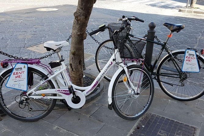 Siracusa tour on high tech bike - Jewish baths, churches, and civic buildings add depth