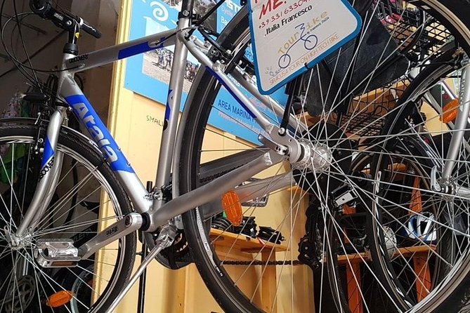 Siracusa tour on high tech bike - The marina closes the route with open views