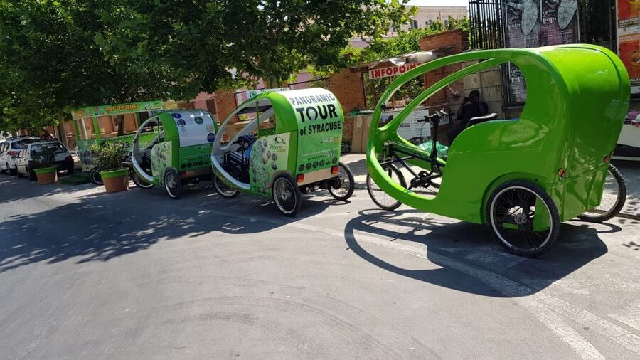 Siracuse: Guided Velobike Tour - Pickup around Ortigia and the first ruins