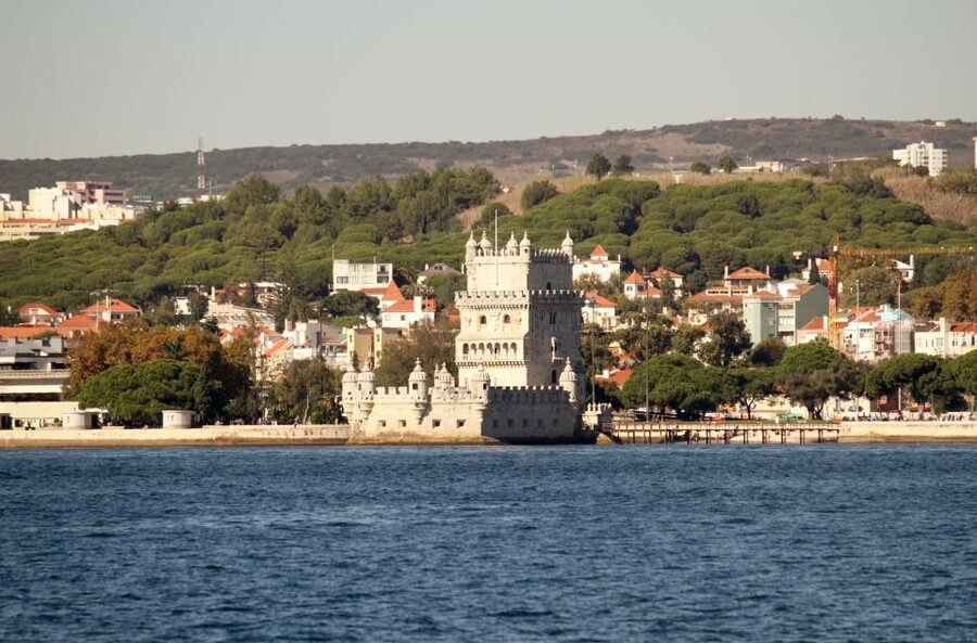South Lisbon: 3-Hour Christ the King Electric Bike Tour - What the guide adds to the ride