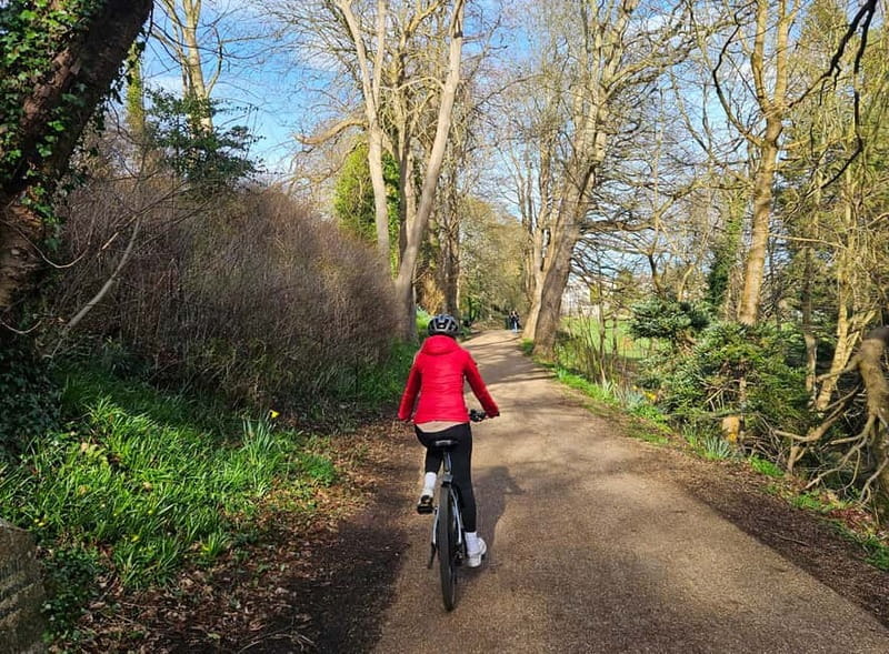 St. Andrews: The Essential Guided Bike & E Bike Tour - University history before the ruins