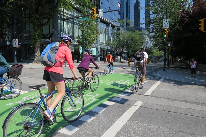 Stanley Park & Downtown - Vancouver Bike Tours - Starting at English Bay and entering the West End