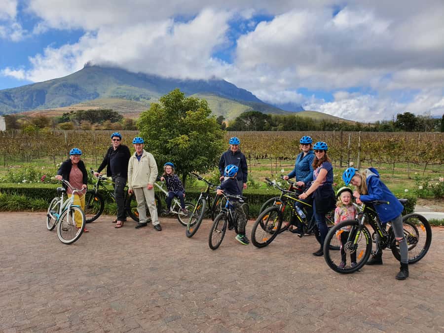 Stellenbosch: Historical Bike Tour & Wine Tasting - Starting at Ou Landbousaal at 9 AM