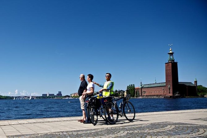 Stockholm at a Glance Bike Tour - Quiet streets, old houses, and green spaces
