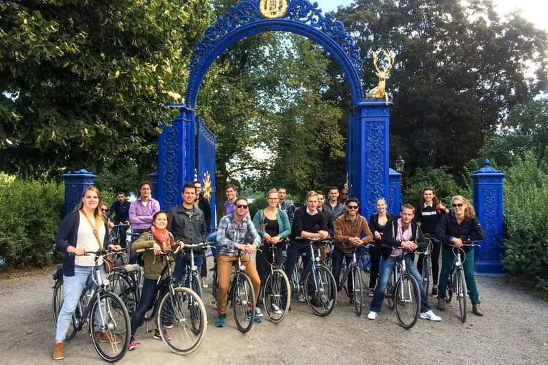 Stockholm: Guided Bike Tour - Bridges, Waterfront Streets, and the Royal Dramatic Theatre