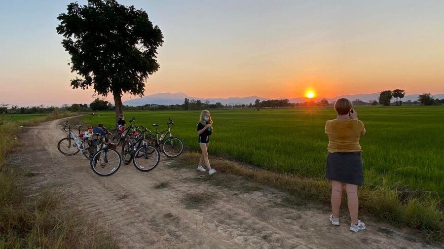 Sukhothai: 2.5-Hours Guided Countryside Sunset Bike Tour - Why ride beyond Sukhothai’s famous ruins?
