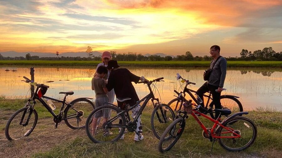 Sukhothai: 2.5-Hours Guided Countryside Sunset Bike Tour - Dirt tracks, rice paddies, and Khao Luang views