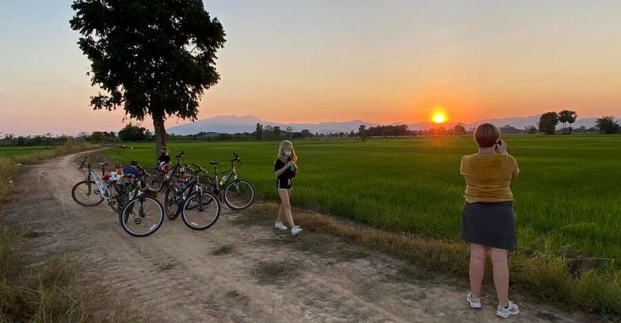 Sukhothai: 2.5-Hours Guided Countryside Sunset Bike Tour - What the guides add to the experience