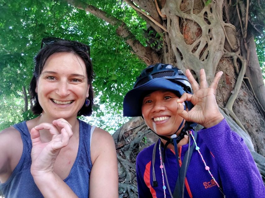 Sukhothai: Full-Day Historical Park Cycling Tour with Lunch - Reaching the ancient capital by bike