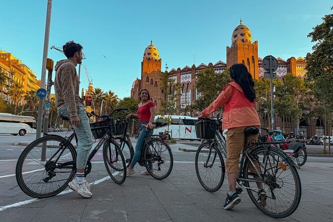 Sunrise Bike Tour: Barcelona Before the Crowds - La Boqueria as vendors begin the day