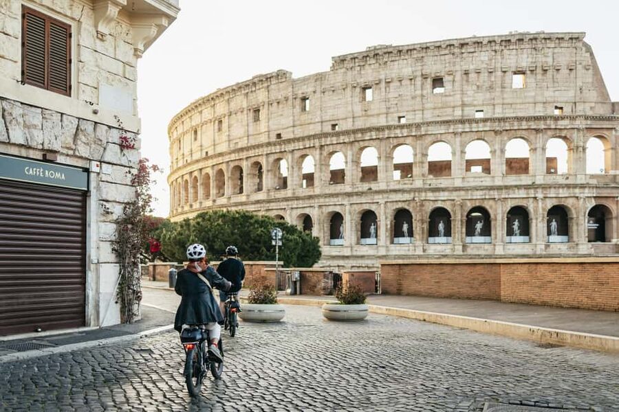 Sunrise in Rome: Small Group E-Bike Tour & Italian breakfast - Piazza Navona before the piazza fills