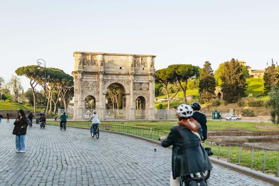 Sunrise in Rome: Small Group E-Bike Tour & Italian breakfast - Riding safely through Rome
