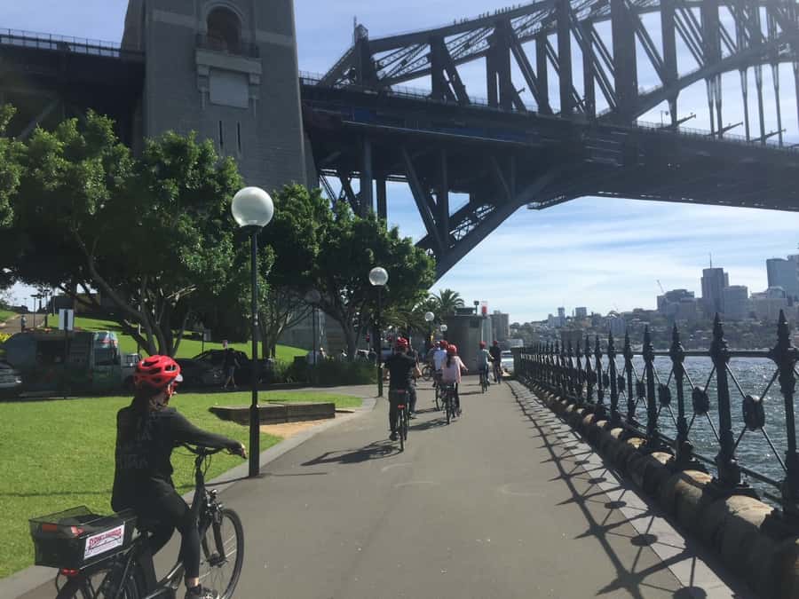Sydney: Guided Harbour E-Bike Tour - Barangaroo, Cockle Bay Wharf, and Chinatown