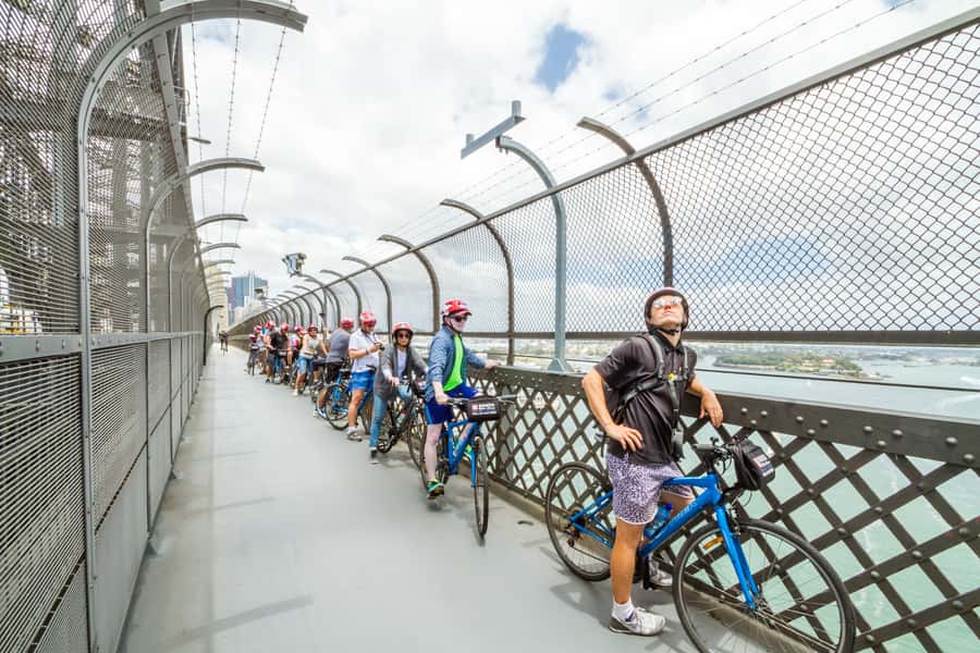 Sydney: Iconic Sights 4-Hour Bike Tour - Art and architecture along the way
