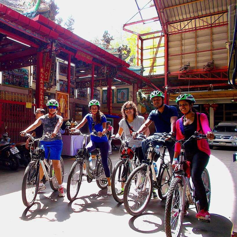 Thai culture and Bangkok local life guided bike tour - Starting in Talat Noi among old shophouses